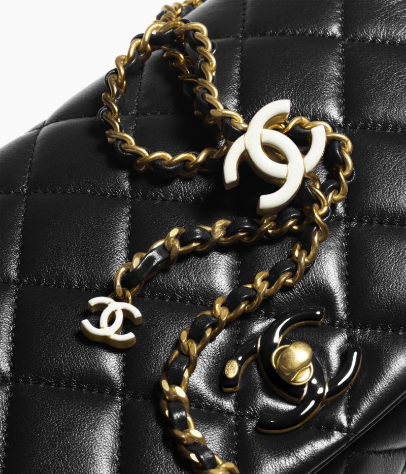 CHANEL SMALL FLAP BAG - Image 4