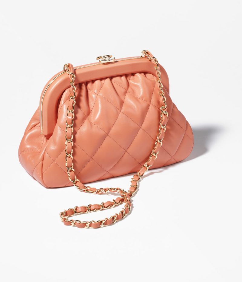 CHANEL CLUTCH - Image 2