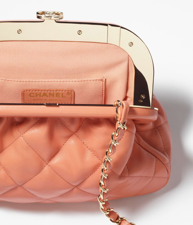 CHANEL CLUTCH - Image 3