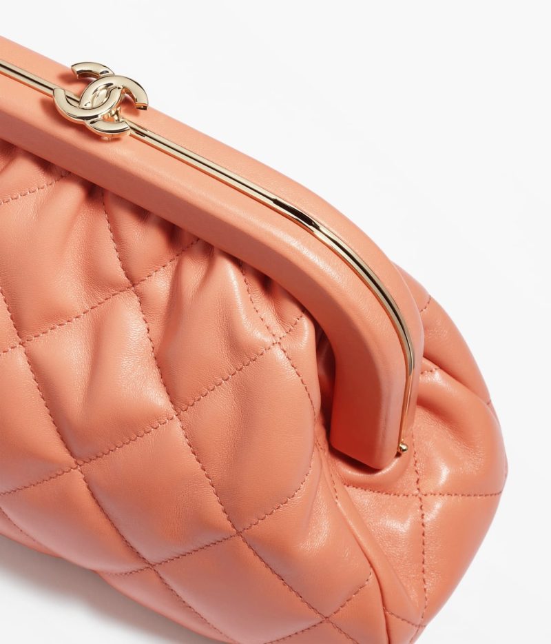 CHANEL CLUTCH - Image 4