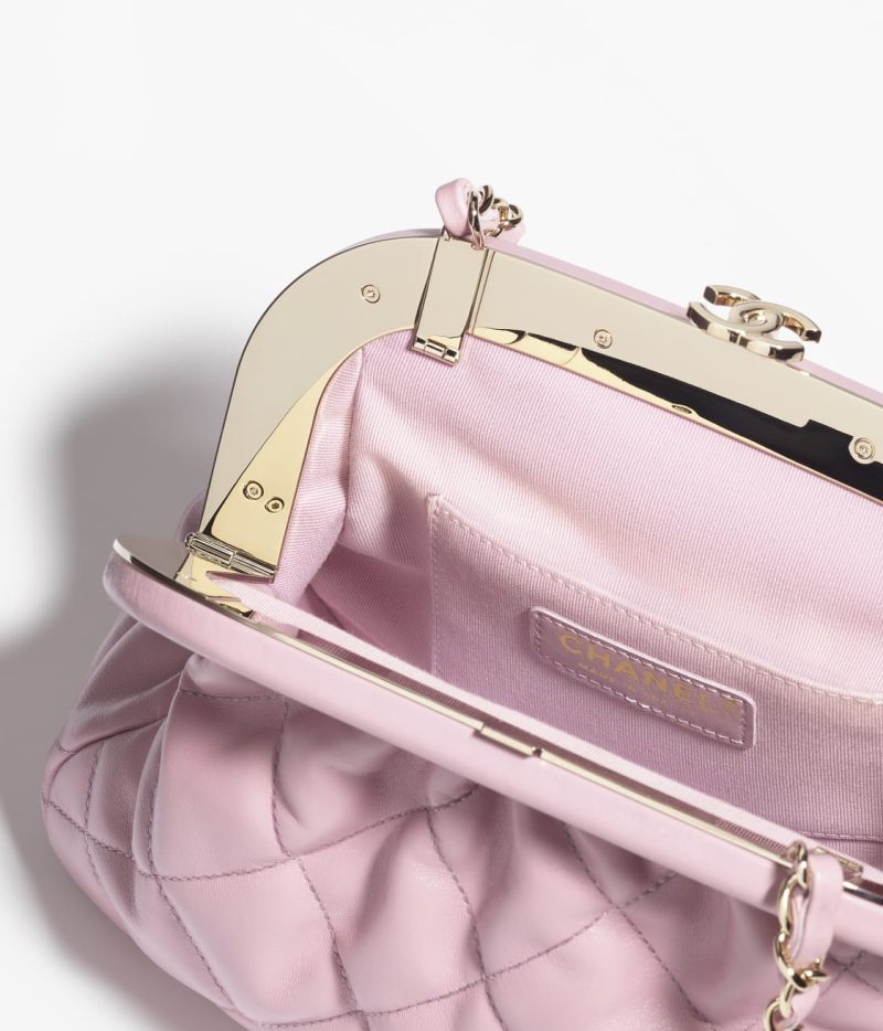 CHANEL CLUTCH - Image 3
