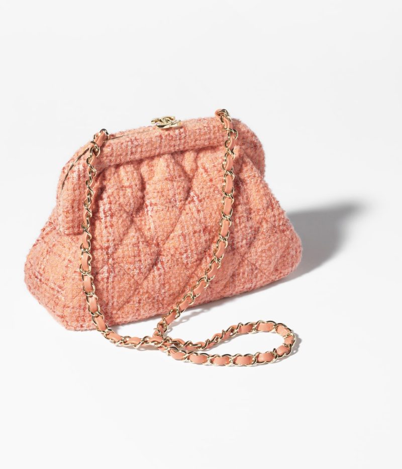 CHANEL CLUTCH - Image 2