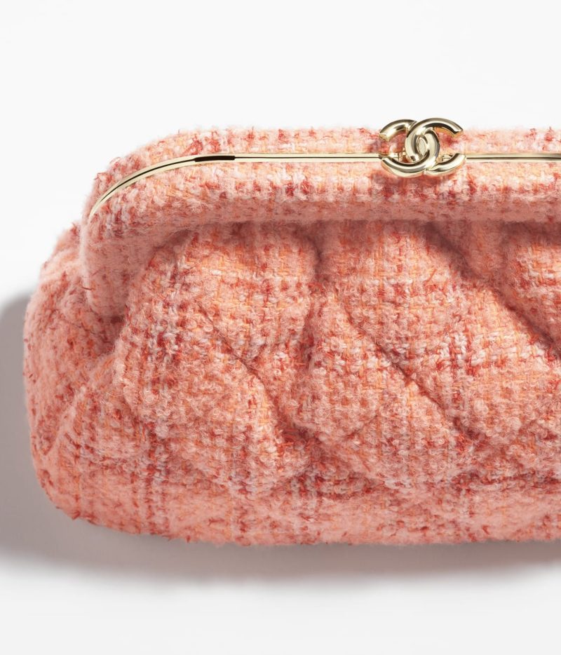 CHANEL CLUTCH - Image 4