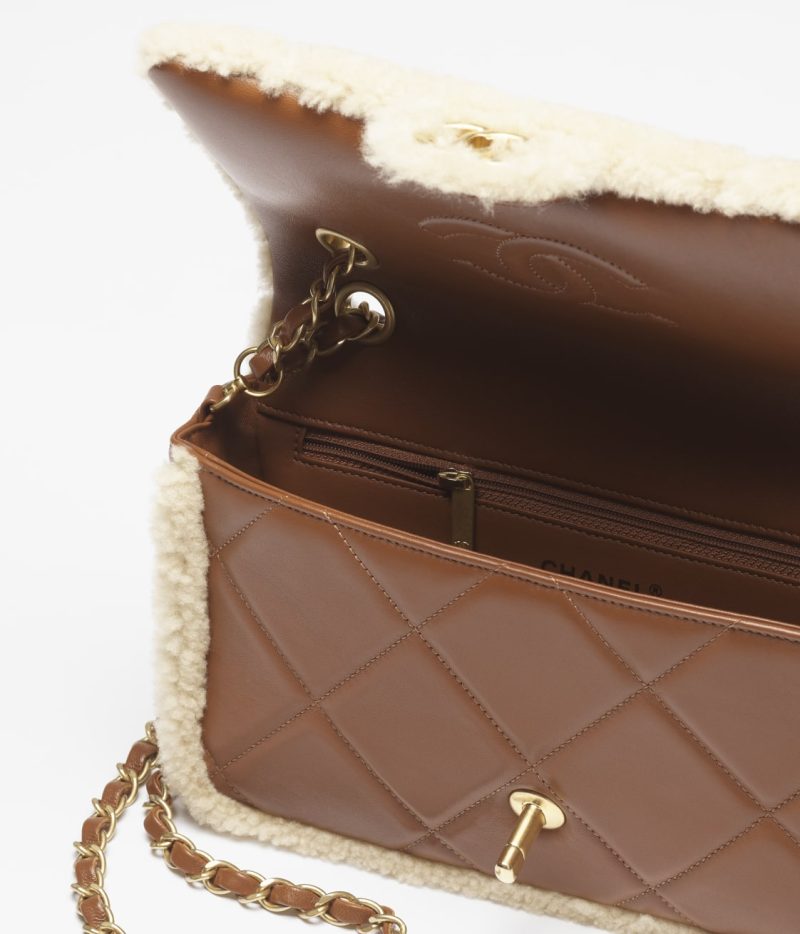 CHANEL FLAP BAG - Image 3