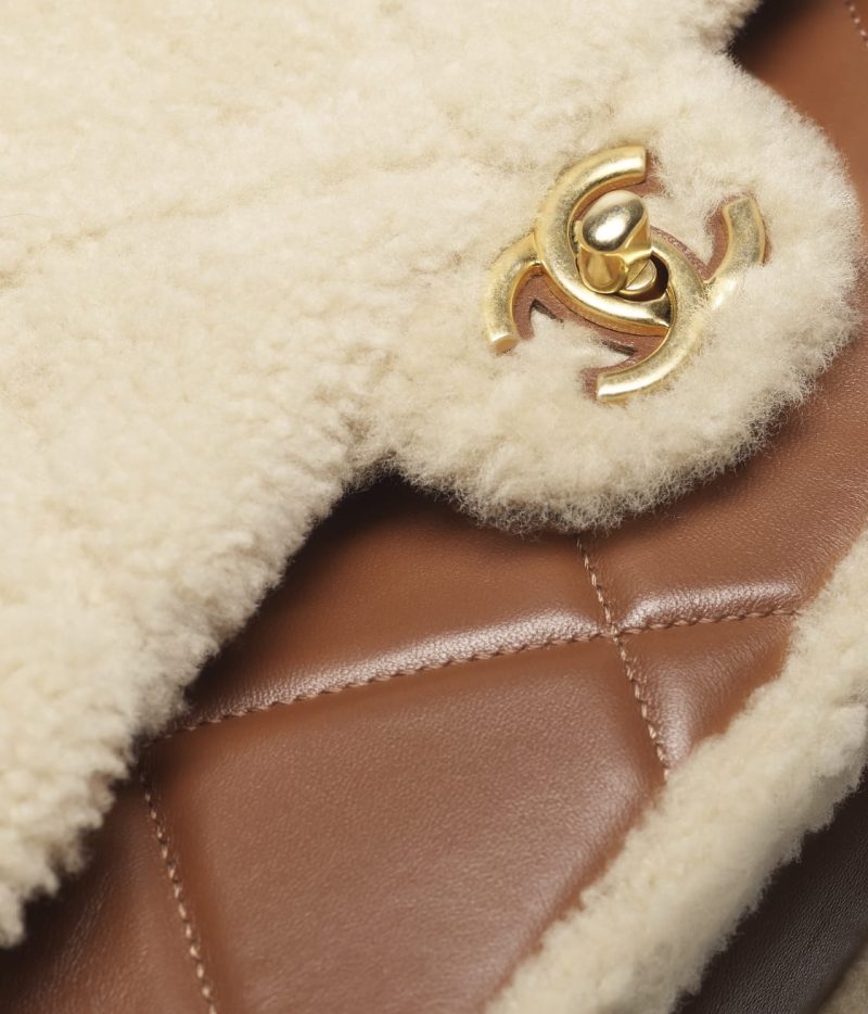 CHANEL FLAP BAG - Image 4