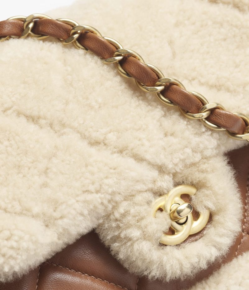 CHANEL MINI FLAP BAG - Image 4