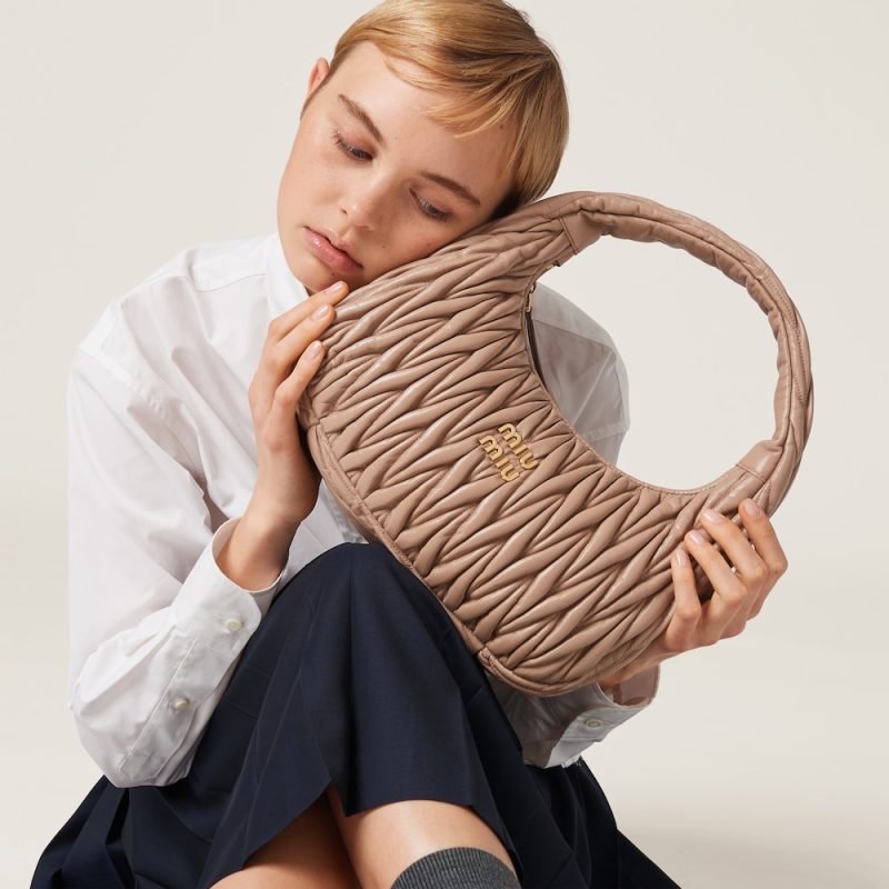 Large wander matelassé nappa leather hobo bag - Image 5
