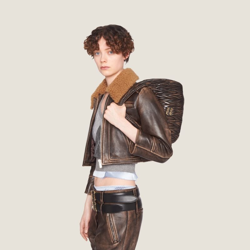 Large wander matelassé nappa leather hobo bag - Image 4