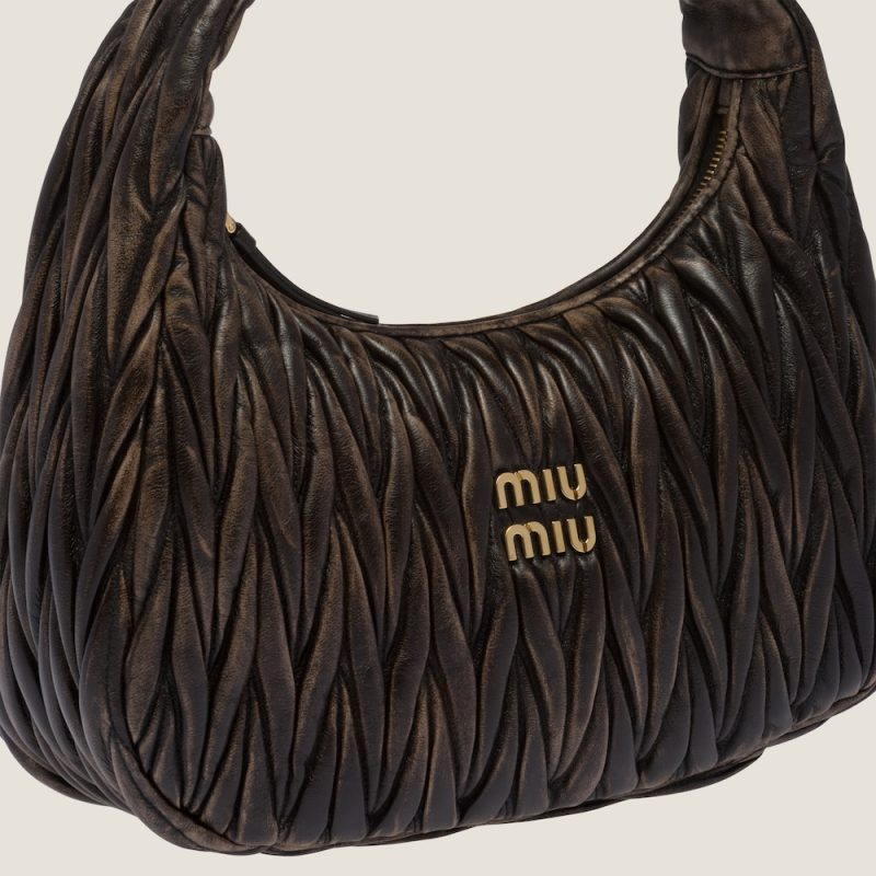 Large wander matelassé nappa leather hobo bag - Image 6
