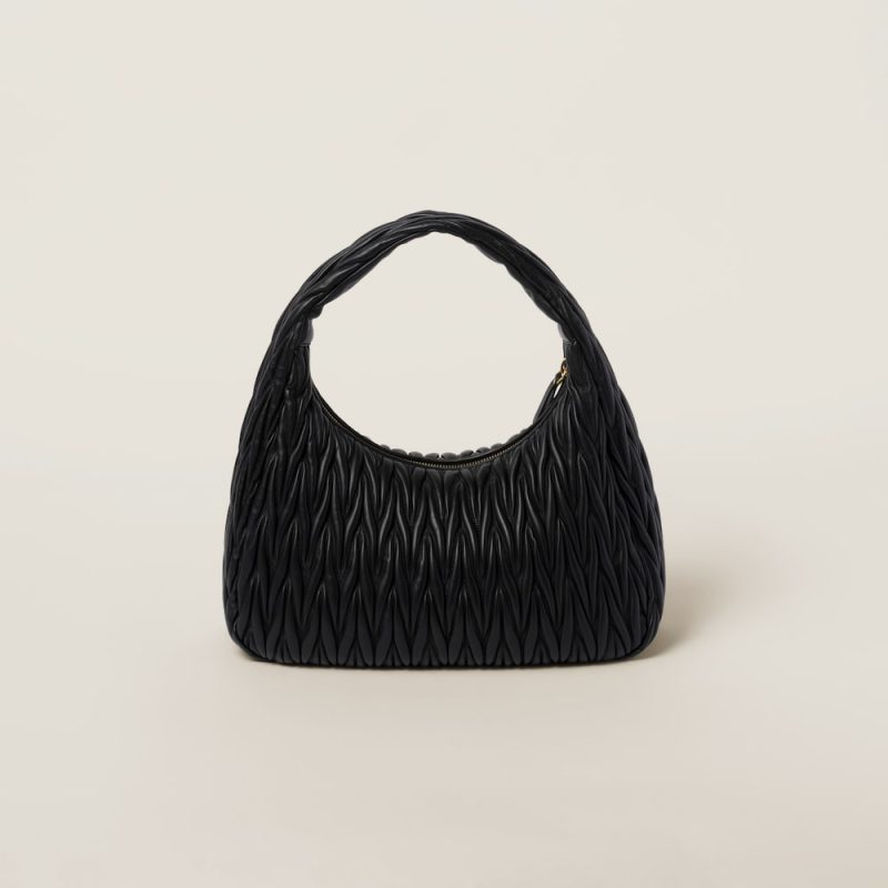 Maxi wander matelassé nappa leather hobo bag - Image 4