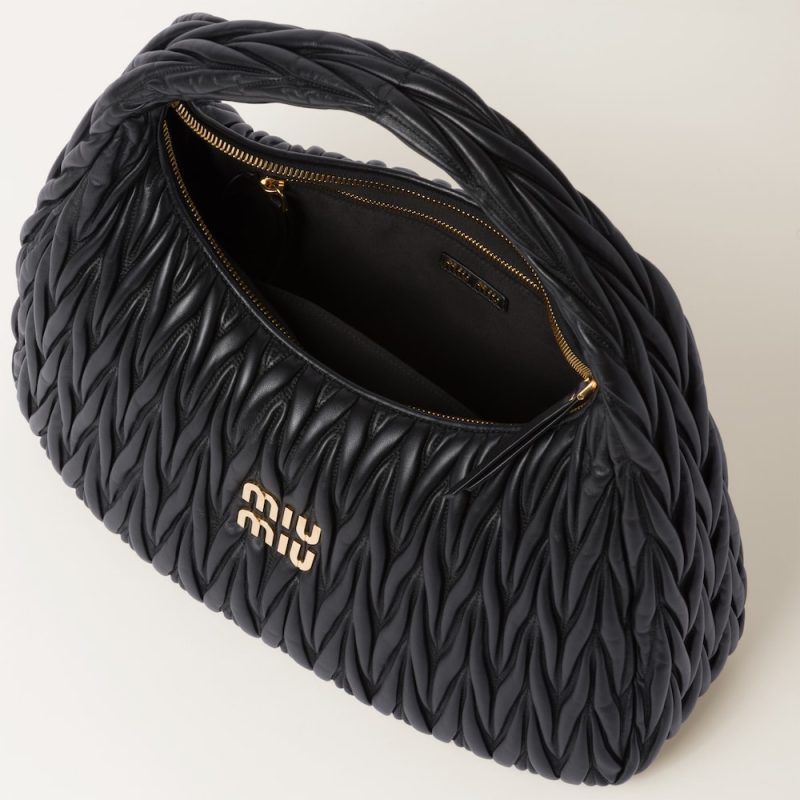Maxi wander matelassé nappa leather hobo bag - Image 6