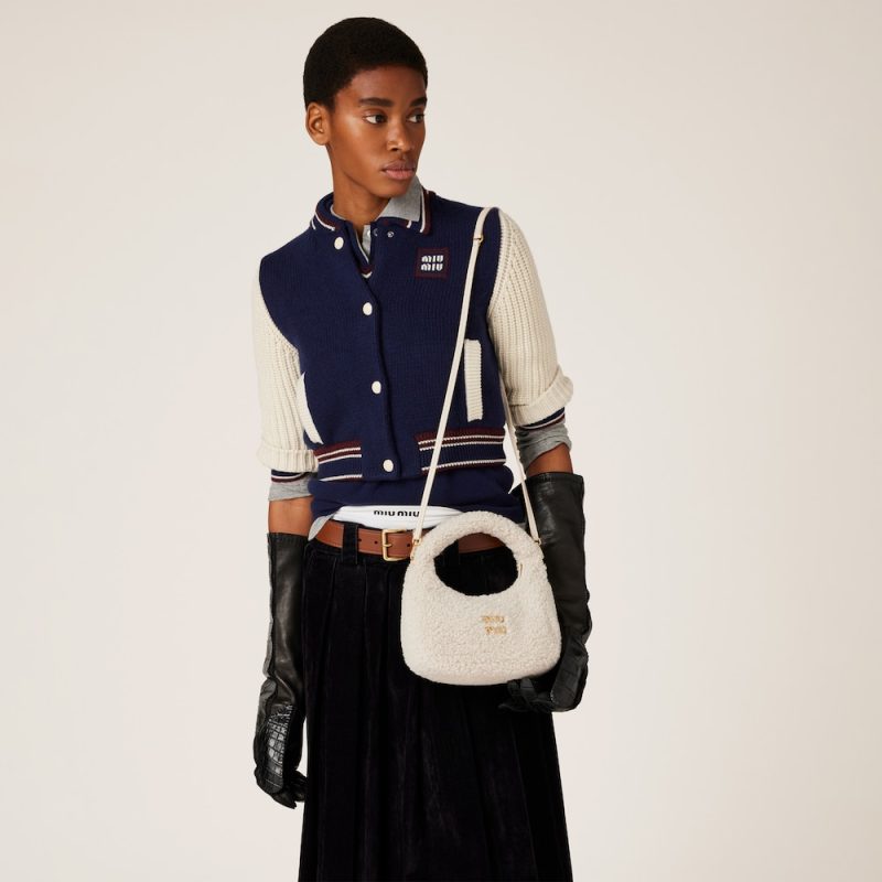 Wander shearling hobo bag - Image 6