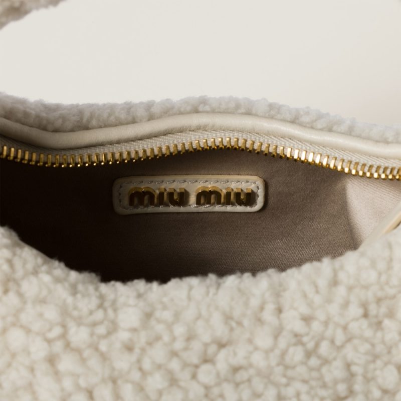 Wander shearling hobo bag - Image 7
