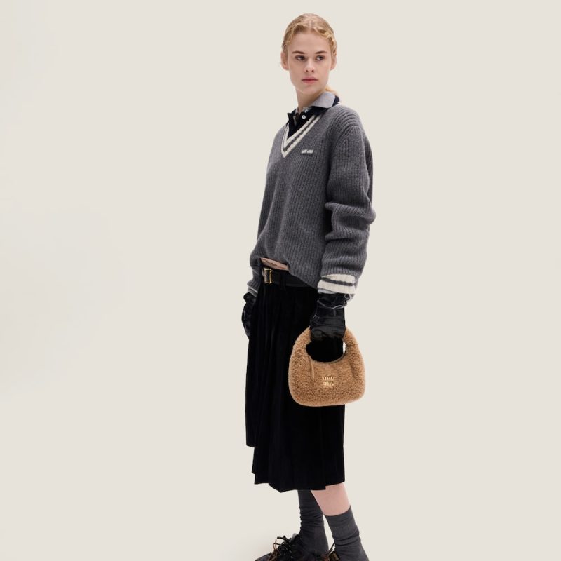 Wander shearling hobo bag - Image 4