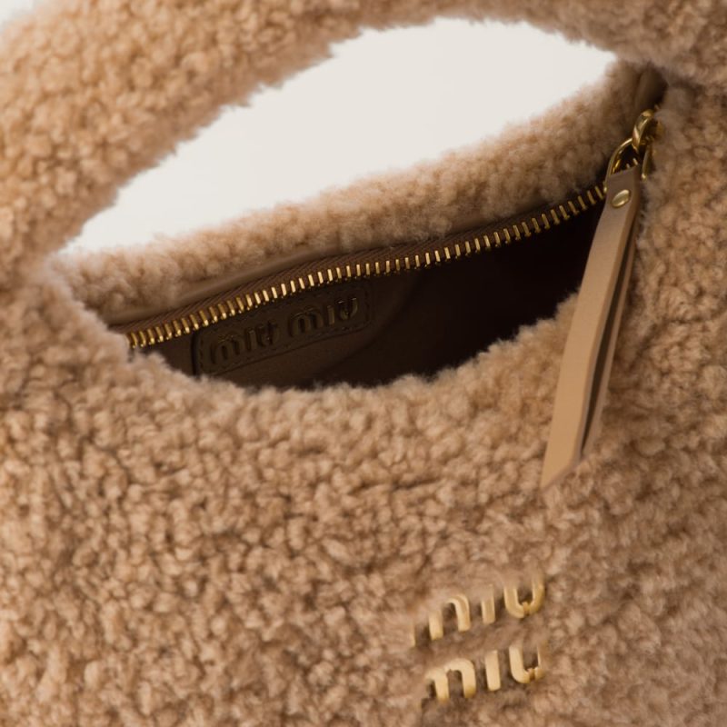 Wander shearling hobo bag - Image 7