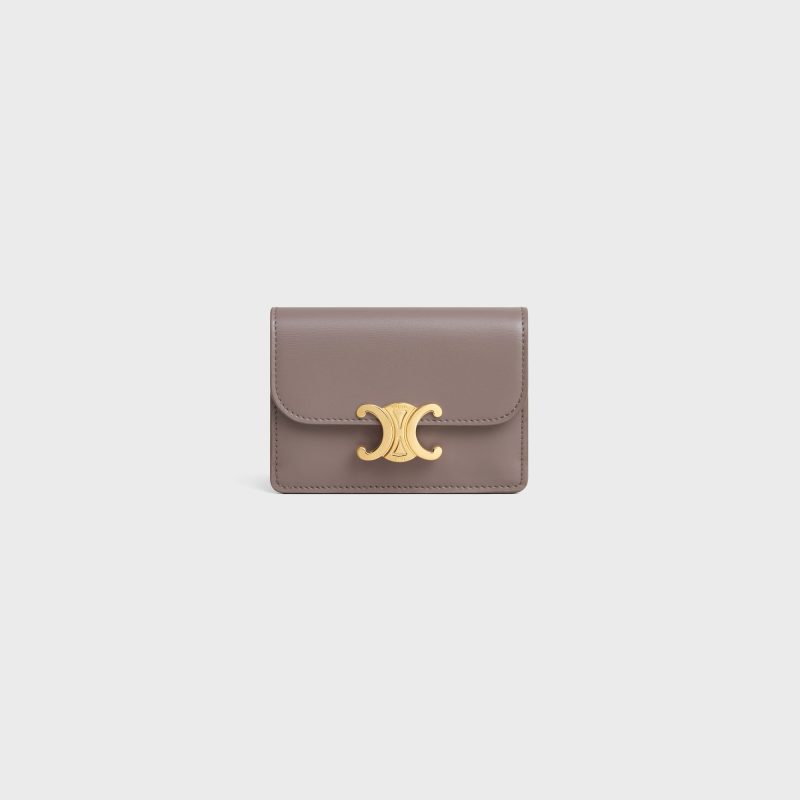 CARD HOLDER WITH FLAP TRIOMPHE IN SHINY CALFSKIN PEBBLE