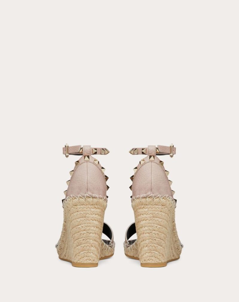 DOUBLE ROCKSTUD GRAINY CALFSKIN WEDGE SANDAL 105 MM - Image 6