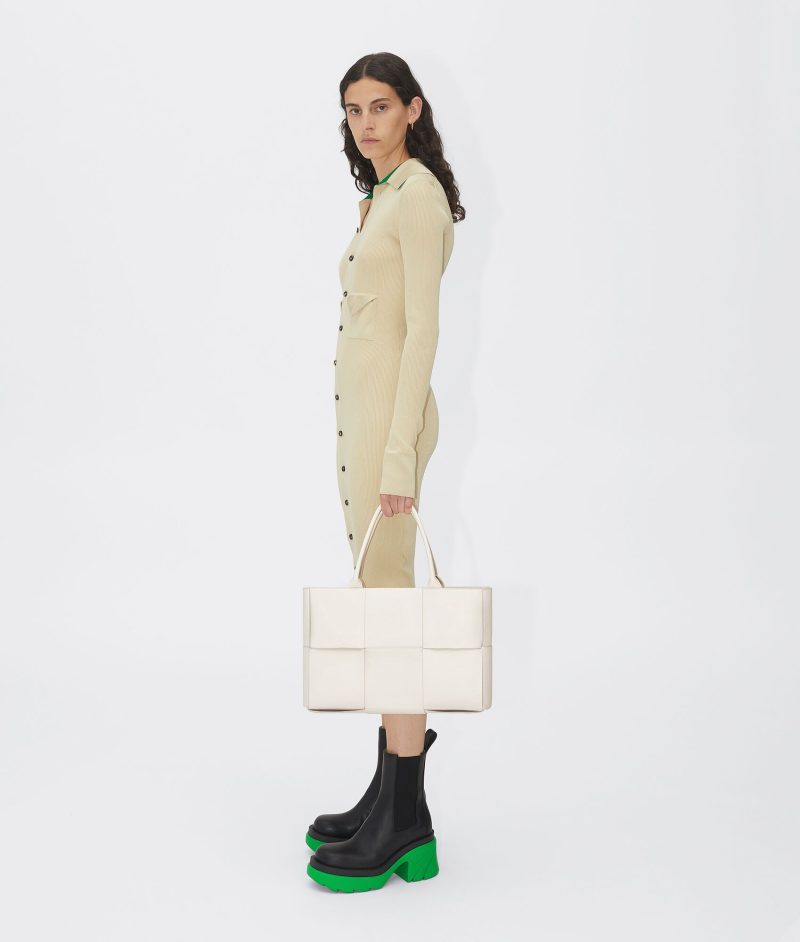 Bottega Veneta Medium Arco Tote Bag - Image 4