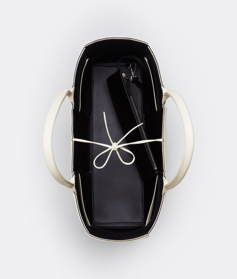 Bottega Veneta Medium Arco Tote Bag - Image 3
