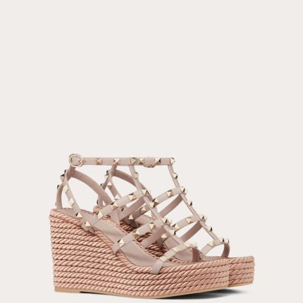 ROCKSTUD ANKLE STRAP WEDGE SANDAL IN CALFSKIN LEATHER 95 MM