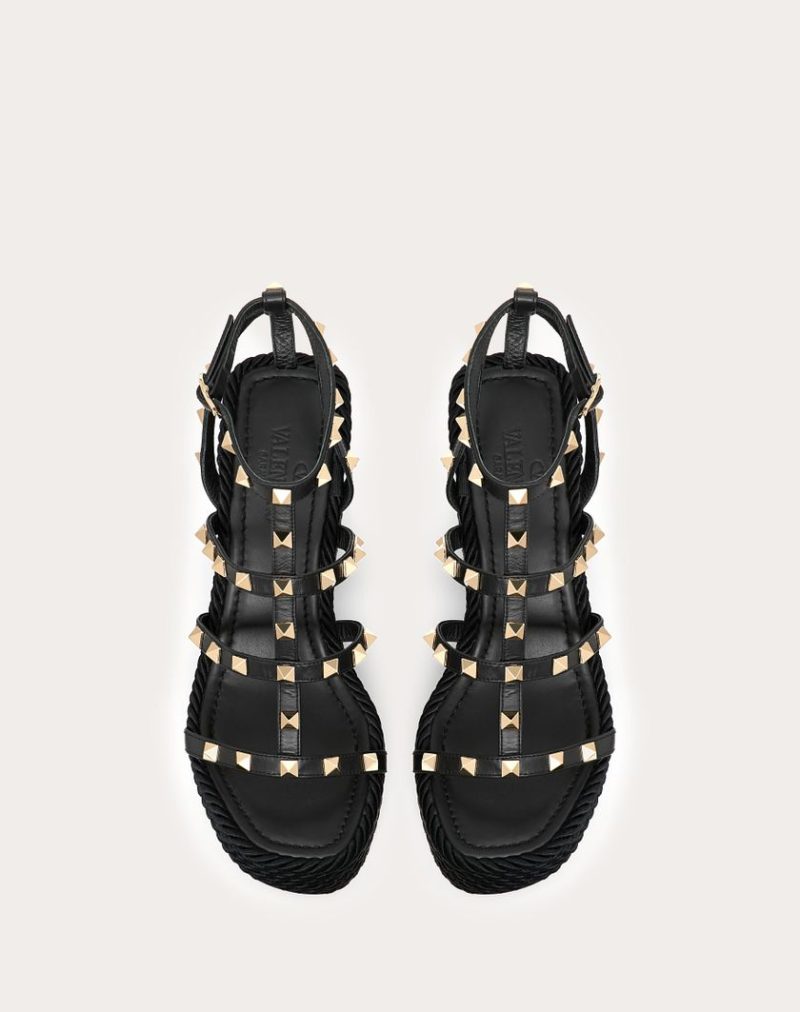 ROCKSTUD ANKLE STRAP WEDGE SANDAL IN CALFSKIN LEATHER 95 MM - Image 4
