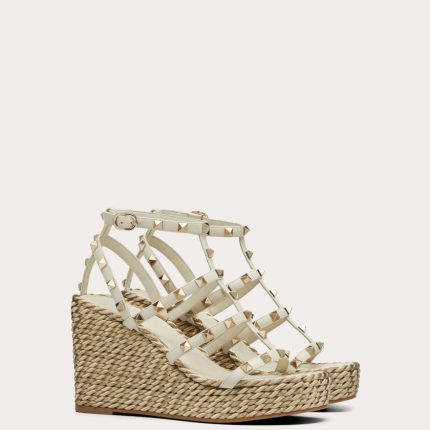 ROCKSTUD CALFSKIN WEDGE SANDAL WITH STRAPS 95 MM