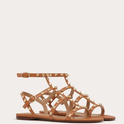 ROCKSTUD FLAT CALFSKIN SANDAL WITH STRAPS