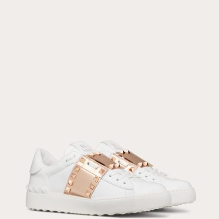 ROCKSTUD UNTITLED SNEAKER IN CALFSKIN LEATHER WITH METALLIC STRIPE