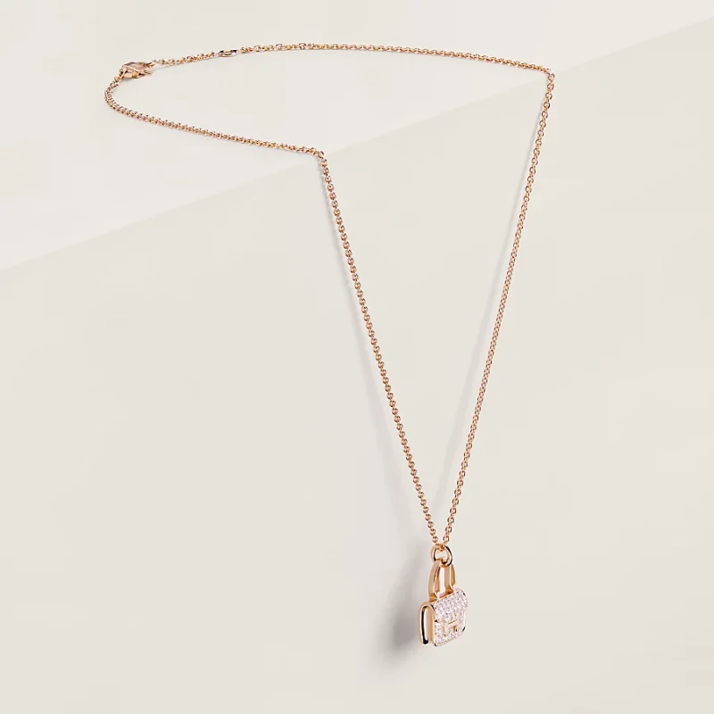 Amulettes Constance pendant - Image 2
