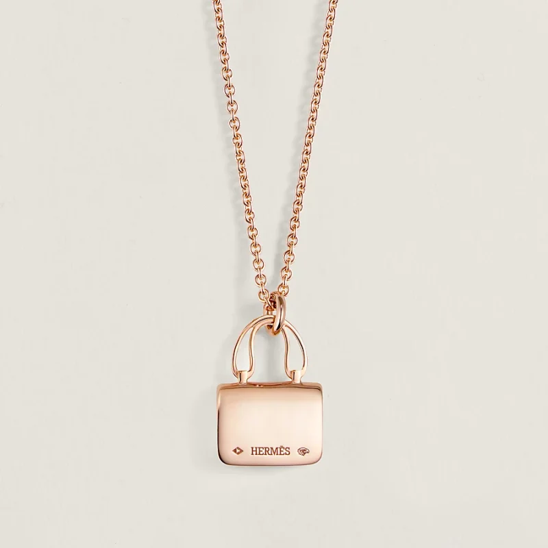 Amulettes Constance pendant - Image 4