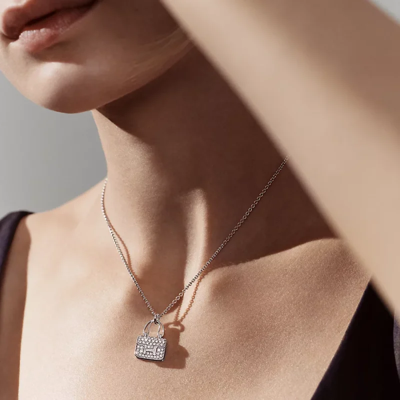 Amulettes Constance pendant - Image 4