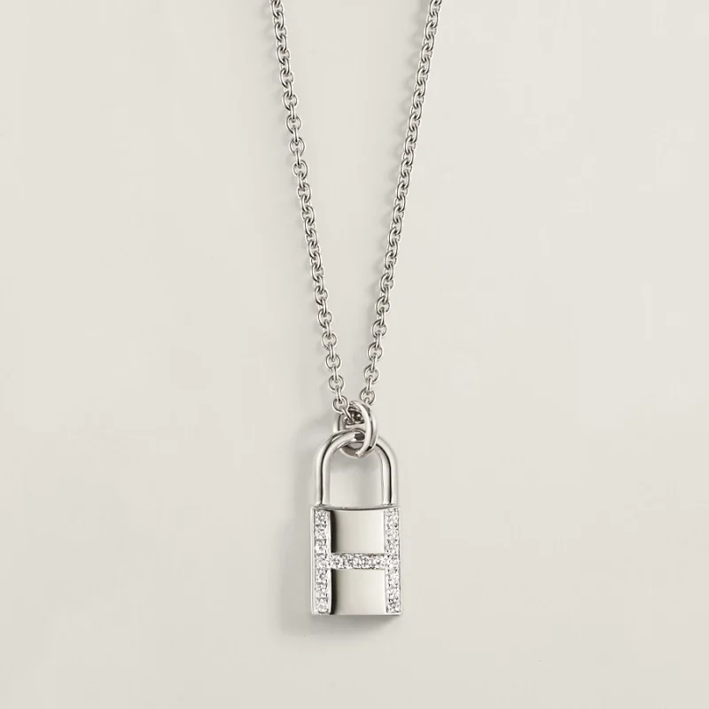 Kelly Cadenas pendant - Image 3